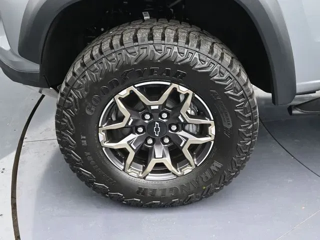 2026 Chevrolet Colorado ZR2 - Photo 17