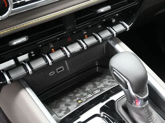 2026 Chevrolet Colorado ZR2 - Photo 29