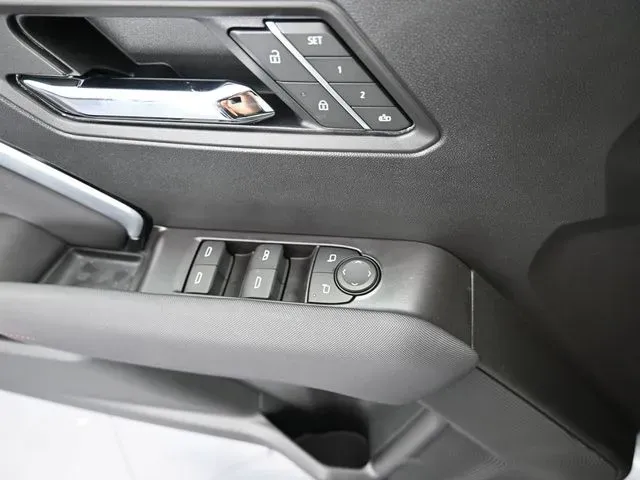 2025 Chevrolet Colorado Z71 - Photo 36