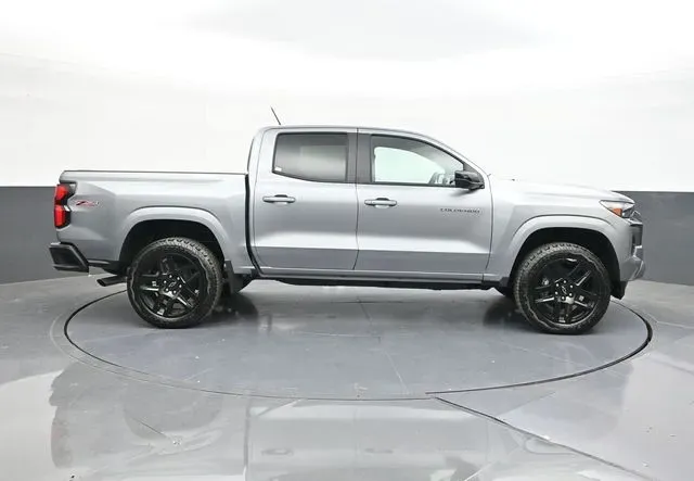 2025 Chevrolet Colorado Z71 - Photo 18