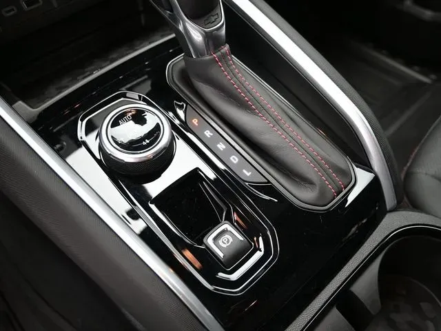 2025 Chevrolet Colorado Z71 - Photo 34