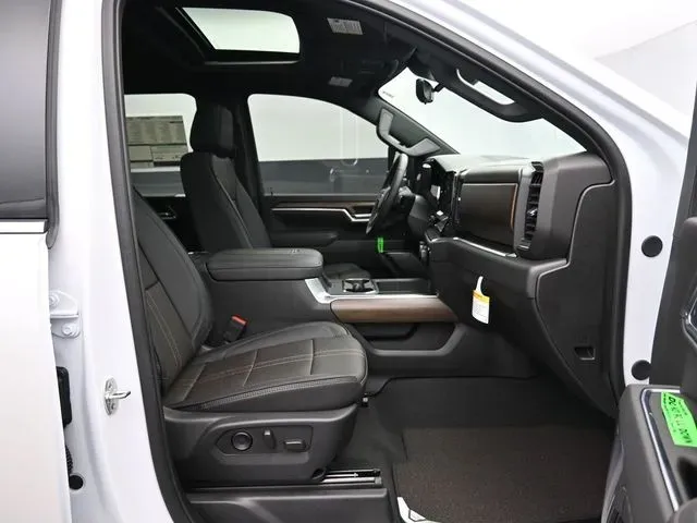2025 Chevrolet Silverado 2500 HD High Country - Photo 40