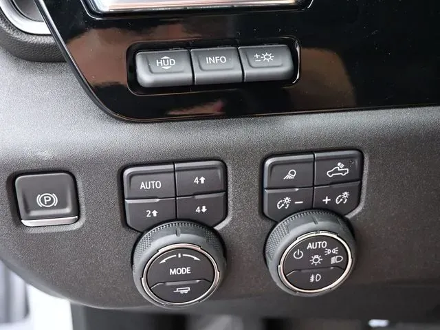 2025 Chevrolet Silverado 2500 HD High Country - Photo 34