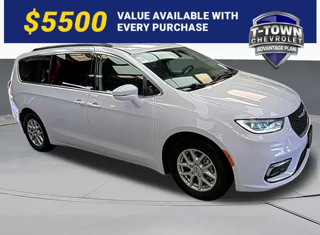2022 Chrysler Pacifica Touring L's photo