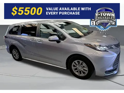Silver 2021 Toyota Sienna LE for sale in Tulsa, OK