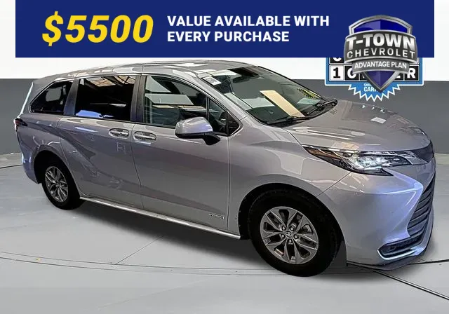 2021 Toyota Sienna LE 8-Passenger Hybrid AWD's photo