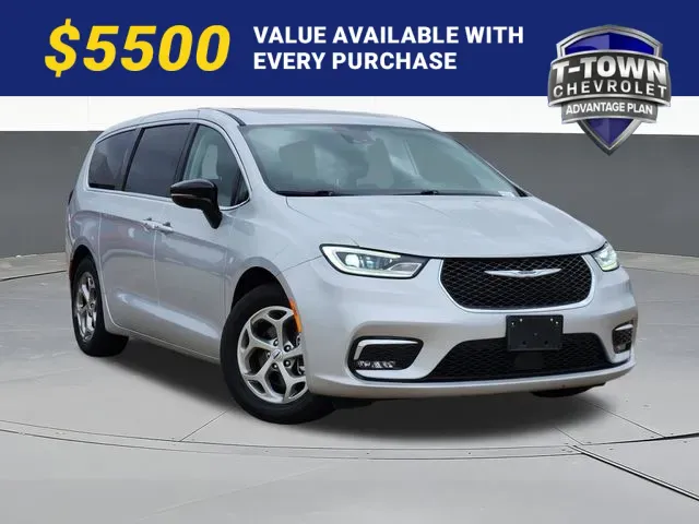 Silver 2024 Chrysler Pacifica Limited for sale in Tulsa, OK