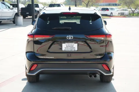 More photos of 2024 Toyota Highlander LE at Roger Williams Chrysler Dodge Jeep Ram, TX