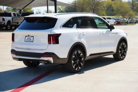 More photos of 2025 Kia Sorento EX at Roger Williams Chrysler Dodge Jeep Ram, TX