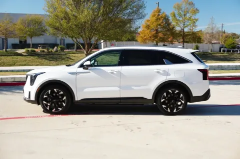 Photos of 2025 Kia Sorento EX for sale in Weatherford, TX at Roger Williams Chrysler Dodge Jeep Ram