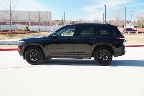 Photos of 2024 Jeep Grand Cherokee Altitude for sale in Weatherford, TX at Roger Williams Chrysler Dodge Jeep Ram