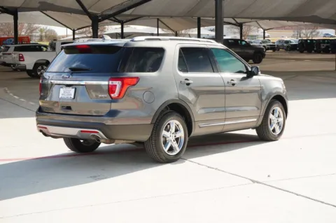 More photos of 2017 Ford Explorer XLT at Roger Williams Chrysler Dodge Jeep Ram, TX