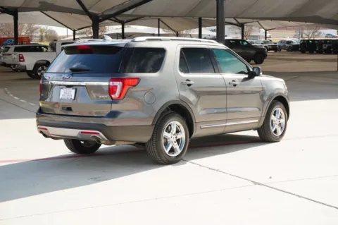 More photos of 2017 Ford Explorer XLT at Roger Williams Chrysler Dodge Jeep Ram, TX