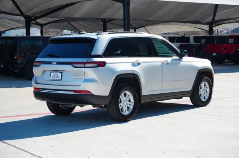 More photos of 2024 Jeep Grand Cherokee Laredo at Roger Williams Chrysler Dodge Jeep Ram, TX