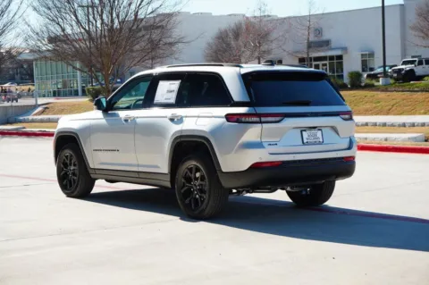 Another view of 2025 Jeep Grand Cherokee Altitude X for sale in Weatherford, TX at Roger Williams Chrysler Dodge Jeep Ram
