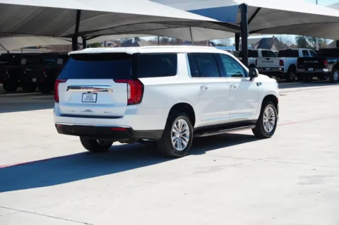 More photos of 2023 GMC Yukon XL SLT at Roger Williams Chrysler Dodge Jeep Ram, TX
