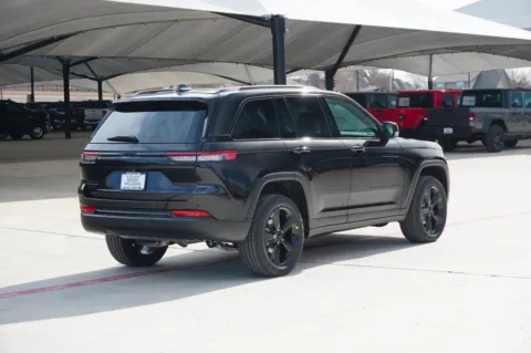 More photos of 2025 Jeep Grand Cherokee Limited at Roger Williams Chrysler Dodge Jeep Ram, TX