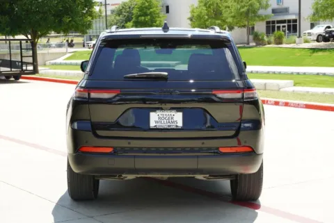 More photos of 2025 Jeep Grand Cherokee Limited at Roger Williams Chrysler Dodge Jeep Ram, TX