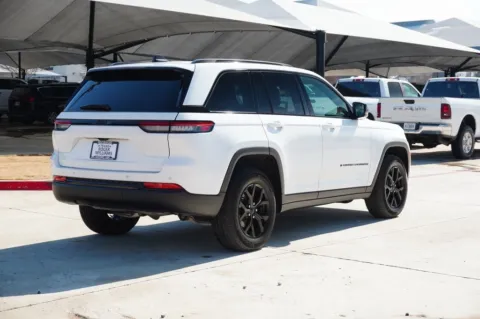 More photos of 2024 Jeep Grand Cherokee Altitude at Roger Williams Chrysler Dodge Jeep Ram, TX