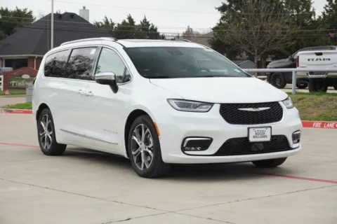 More photos of 2026 Chrysler Pacifica Pinnacle at Roger Williams Chrysler Dodge Jeep Ram, TX