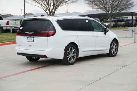 More photos of 2026 Chrysler Pacifica Pinnacle at Roger Williams Chrysler Dodge Jeep Ram, TX