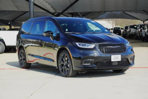 More photos of 2026 Chrysler Pacifica Limited at Roger Williams Chrysler Dodge Jeep Ram, TX