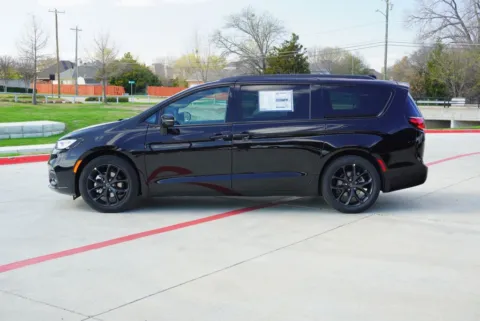 Photos of 2026 Chrysler Pacifica Limited for sale in Weatherford, TX at Roger Williams Chrysler Dodge Jeep Ram