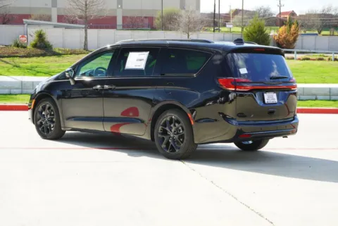 Another view of 2026 Chrysler Pacifica Limited for sale in Weatherford, TX at Roger Williams Chrysler Dodge Jeep Ram