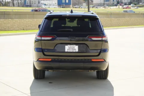 More photos of 2021 Jeep Grand Cherokee L Altitude at Roger Williams Chrysler Dodge Jeep Ram, TX