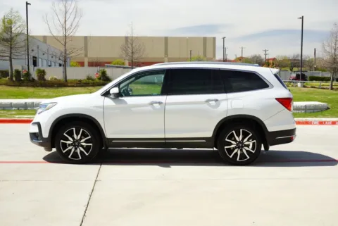 Photos of 2020 Honda Pilot Touring for sale in Weatherford, TX at Roger Williams Chrysler Dodge Jeep Ram