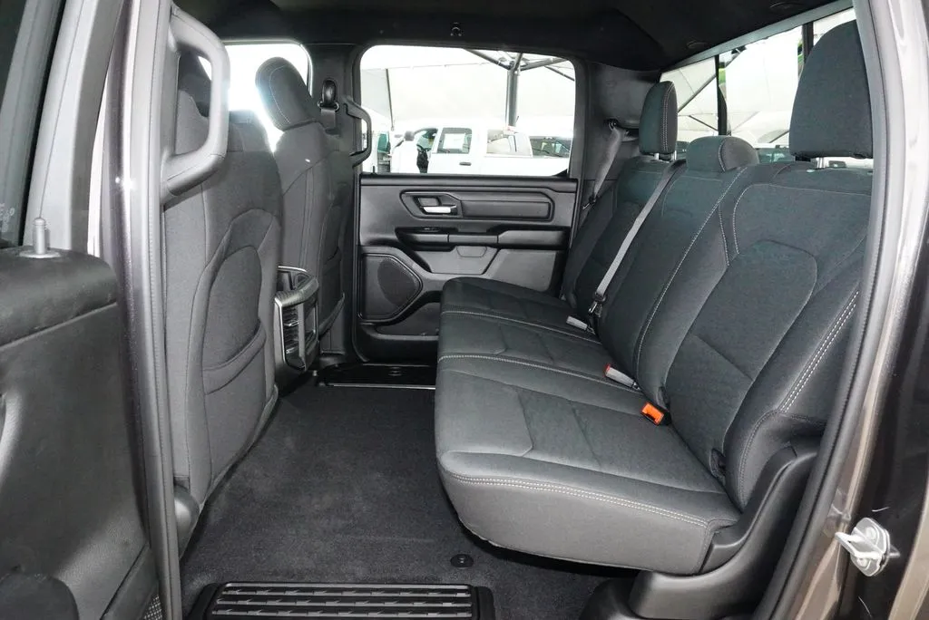 2026 RAM 1500 Express - Photo 11