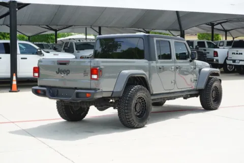More photos of 2022 Jeep Gladiator Willys at Roger Williams Chrysler Dodge Jeep Ram, TX