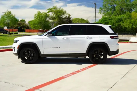 Photos of 2023 Jeep Grand Cherokee Altitude for sale in Weatherford, TX at Roger Williams Chrysler Dodge Jeep Ram