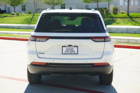 More photos of 2023 Jeep Grand Cherokee Altitude at Roger Williams Chrysler Dodge Jeep Ram, TX