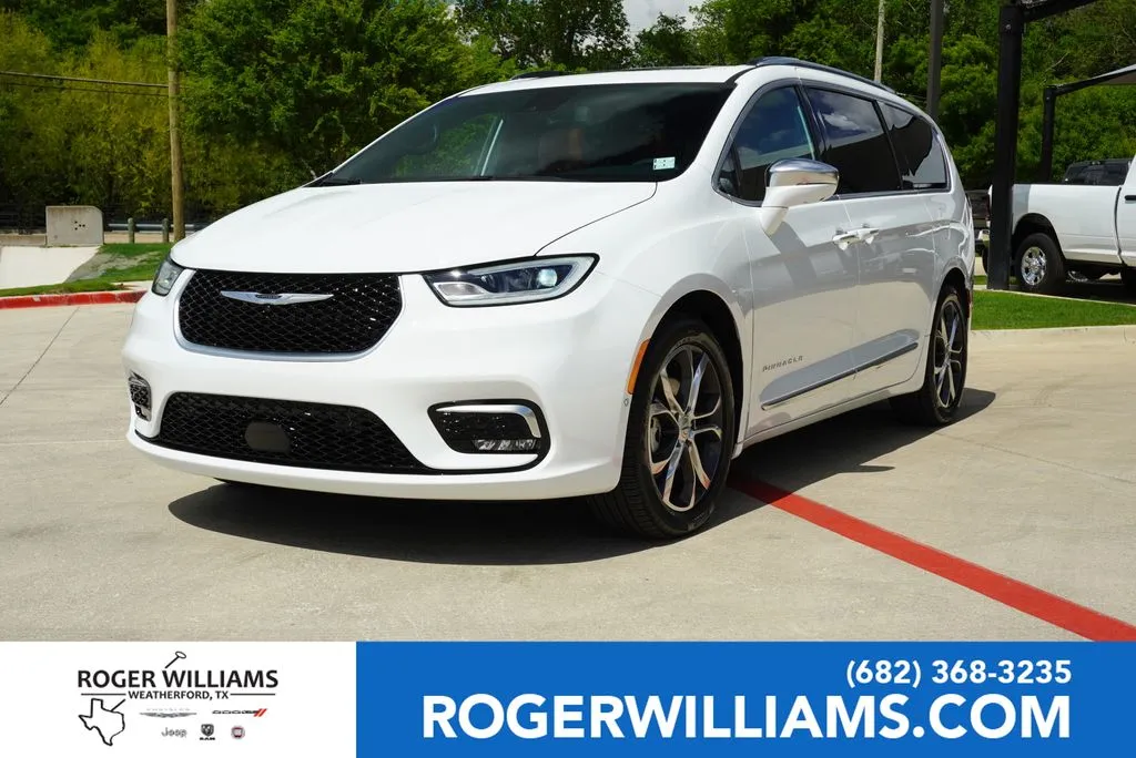 White 2024 Chrysler Pacifica Pinnacle for sale in Weatherford, TX