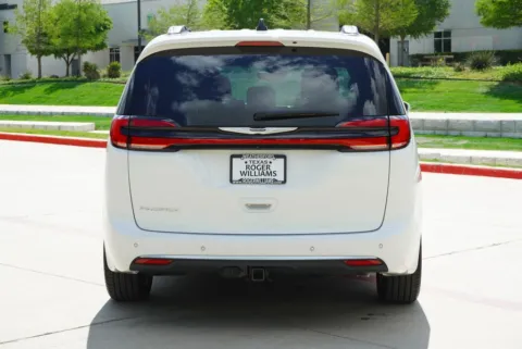 More photos of 2024 Chrysler Pacifica Pinnacle at Roger Williams Chrysler Dodge Jeep Ram, TX