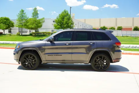 Photos of 2018 Jeep Grand Cherokee Altitude for sale in Weatherford, TX at Roger Williams Chrysler Dodge Jeep Ram