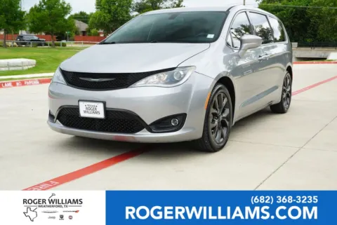 Silver 2018 Chrysler Pacifica Touring Plus for sale in Weatherford, TX