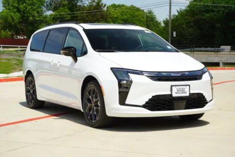More photos of 2027 Chrysler Pacifica Limited at Roger Williams Chrysler Dodge Jeep Ram, TX