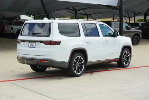 More photos of 2022 Jeep Wagoneer Series III at Roger Williams Chrysler Dodge Jeep Ram, TX