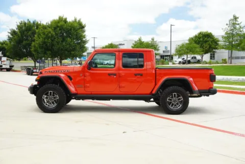Photos of 2024 Jeep Gladiator Mojave for sale in Weatherford, TX at Roger Williams Chrysler Dodge Jeep Ram