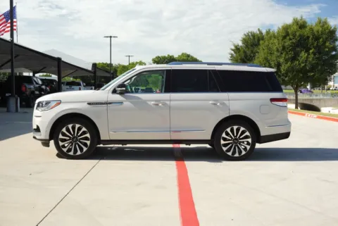 Photos of 2023 Lincoln Navigator Reserve for sale in Weatherford, TX at Roger Williams Chrysler Dodge Jeep Ram