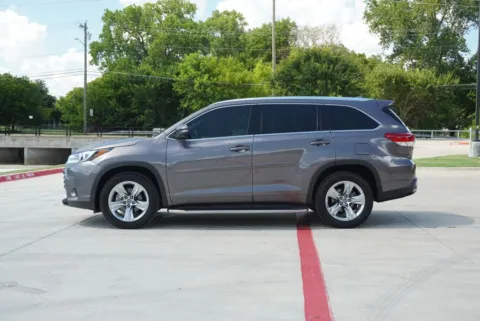 Photos of 2019 Toyota Highlander Limited for sale in Weatherford, TX at Roger Williams Chrysler Dodge Jeep Ram