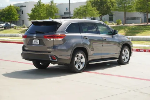 More photos of 2019 Toyota Highlander Limited at Roger Williams Chrysler Dodge Jeep Ram, TX