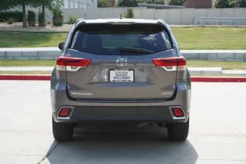 More photos of 2019 Toyota Highlander Limited at Roger Williams Chrysler Dodge Jeep Ram, TX