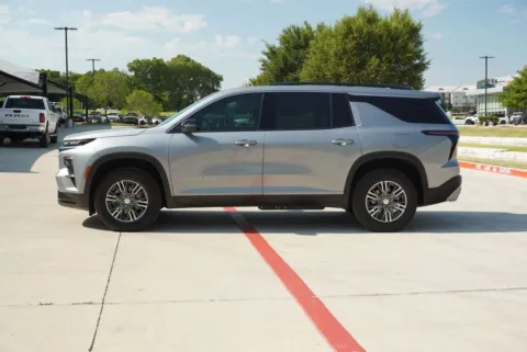 Photos of 2024 Chevrolet Traverse FWD LT for sale in Weatherford, TX at Roger Williams Chrysler Dodge Jeep Ram