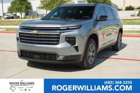 Gray 2024 Chevrolet Traverse FWD LT for sale in Weatherford, TX
