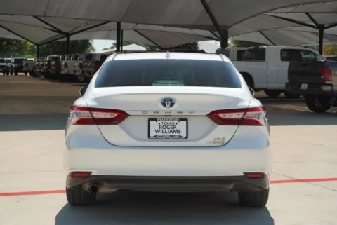 More photos of 2020 Toyota Camry Hybrid XLE at Roger Williams Chrysler Dodge Jeep Ram, TX
