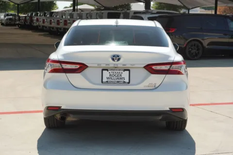 More photos of 2020 Toyota Camry Hybrid XLE at Roger Williams Chrysler Dodge Jeep Ram, TX