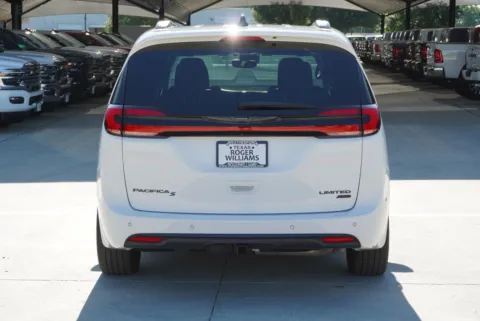 More photos of 2024 Chrysler Pacifica Limited at Roger Williams Chrysler Dodge Jeep Ram, TX